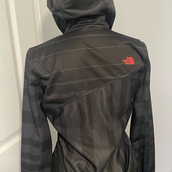 The North Face women's hoodie size small - Picture 2 of 3